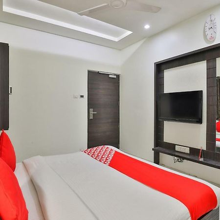 Oyo 2351 Hotel Golden Plaza Ahmedabad Exterior foto