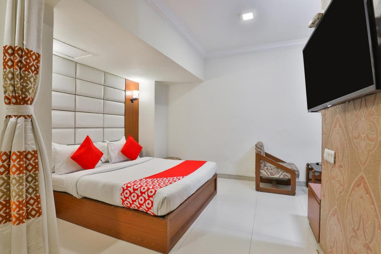 Oyo 2351 Hotel Golden Plaza Ahmedabad Exterior foto